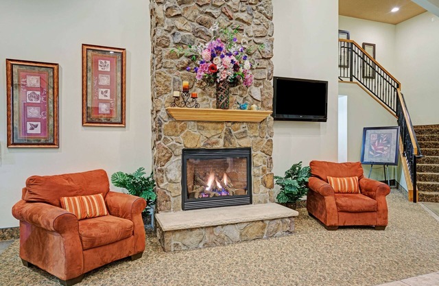Super 8 by Wyndham Rogers Minnesota