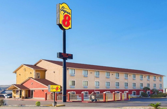 Super 8 by Wyndham San Antonio/I-35 North