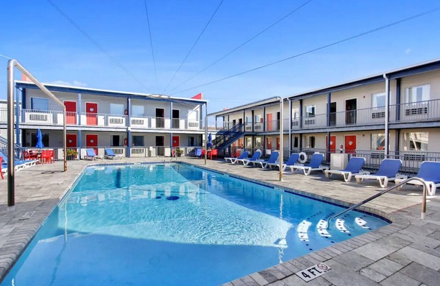 Super cute 1B-1B on South beach-Steps to pool, beach, restaurants & nightlife!