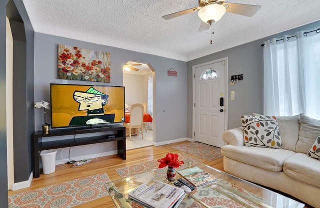 Super Cute & Cool Home of Yours in Ferndale, MI