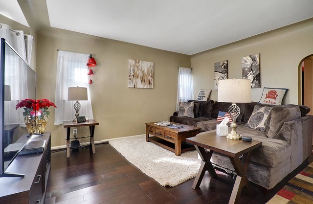 Super Cute & Neat Home of Yours in Ferndale