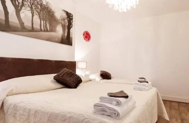 Super large apartment in London for larger groups
