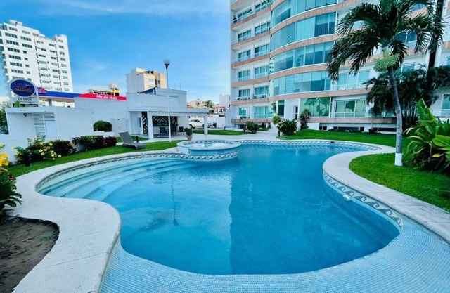 Super luxury oceanfront penthouse! Torre Catania, families welcome