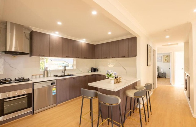 Super Value 4BR House near Westfield Shops and Parks