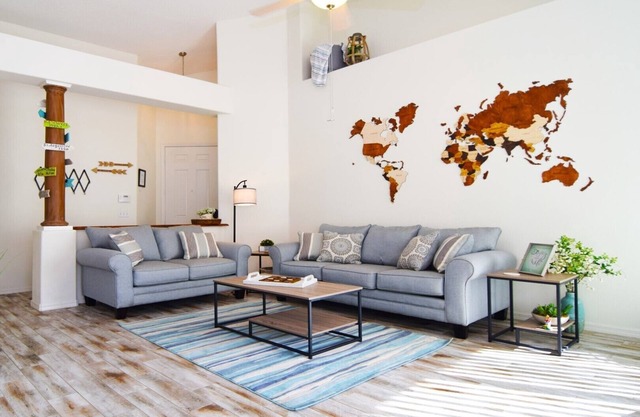 Superb 3 bed pool home, games room, sleeps 7, private pool, Disney 8 miles!