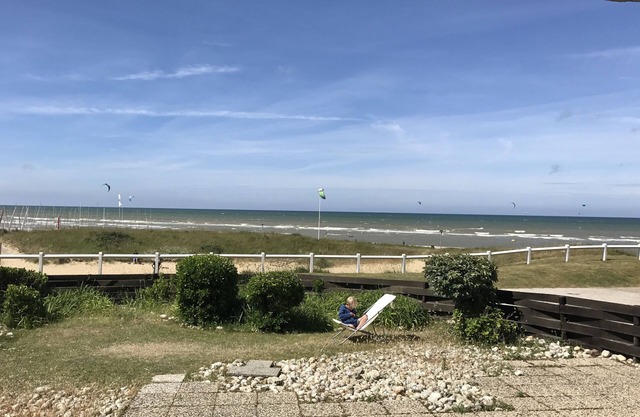 Superb apartment with large seafront terrace for 6 people