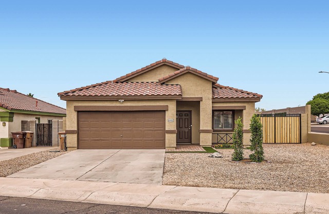 Superb & Cozy NW Valley Retreat: Stylish Design home Offers something 4 Everyone