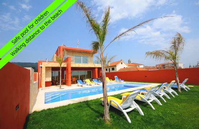 Superb Esposende Villa | 5 Bedrooms |.