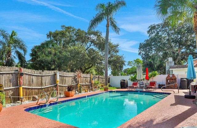 Superb home near the bay with private pool, grill and firepit - near boat ramps