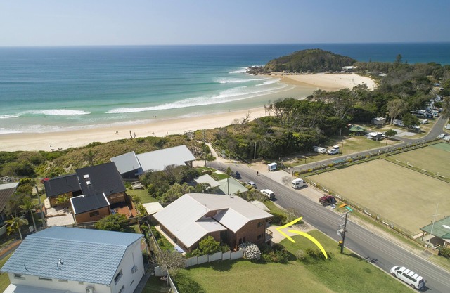 Superb location for Surfers, point view and 30 steps to the Beach!