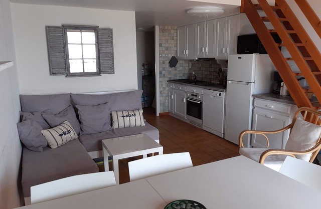 Superb ocean views, direct beach access