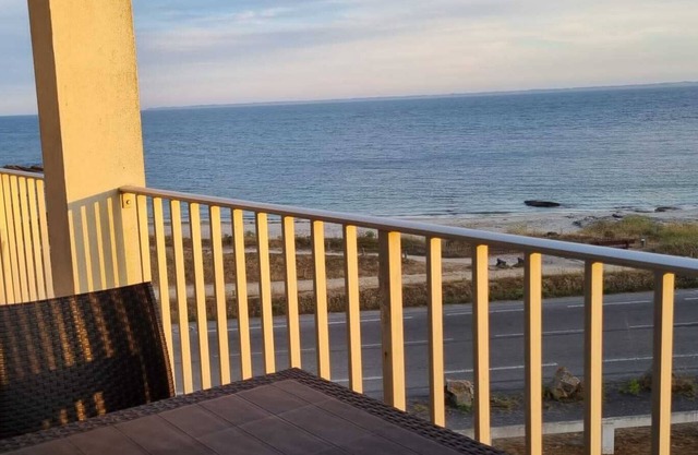 Superb, quiet apartment facing the sea. Unique view of Belle Ile.
