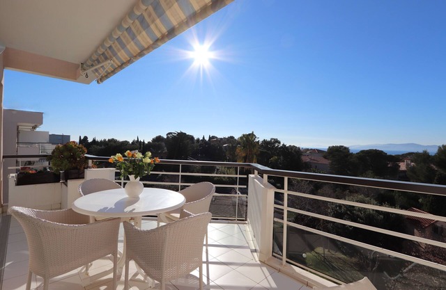 Superb sea view for this 4* accommodation in Residence with swimming pool, lift