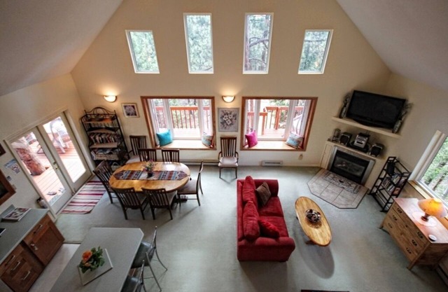 Superb Three Acre Mountain View Home for Reunions/Families