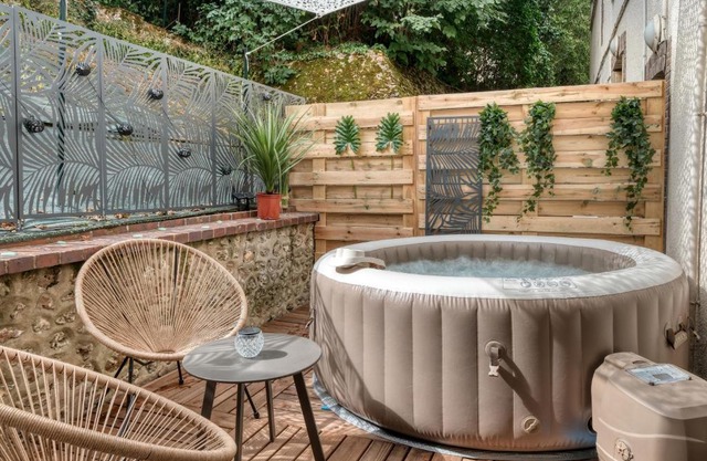 Superbe 2 pièces avec Jacuzzi privatif face Gare Proche Cathédrale