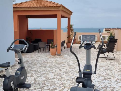 SUPERBE APPARTEMENT MEUBLÉ AU BORD DE LA PLAGE