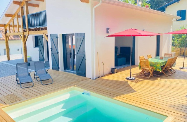 Superbe maison avec piscine à 5 min de la plage.