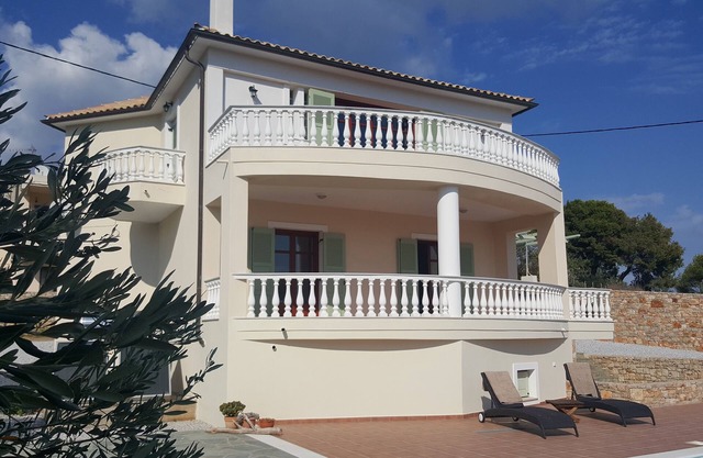 Superbly located Villa With Private Pool and Stunning Sea And Island Views