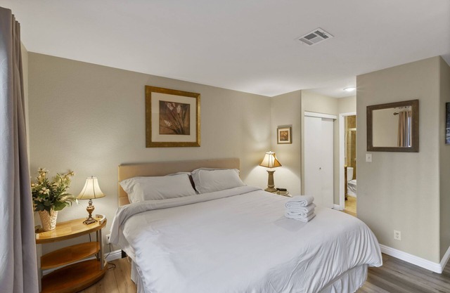 Superhost 5 Star ⭐ Service Spacious 2 Bedrooms