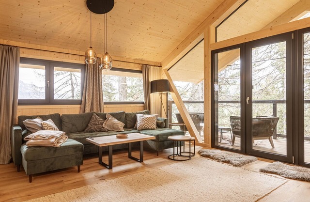 Superior Chalet # 19 with Sauna & Hot Tub