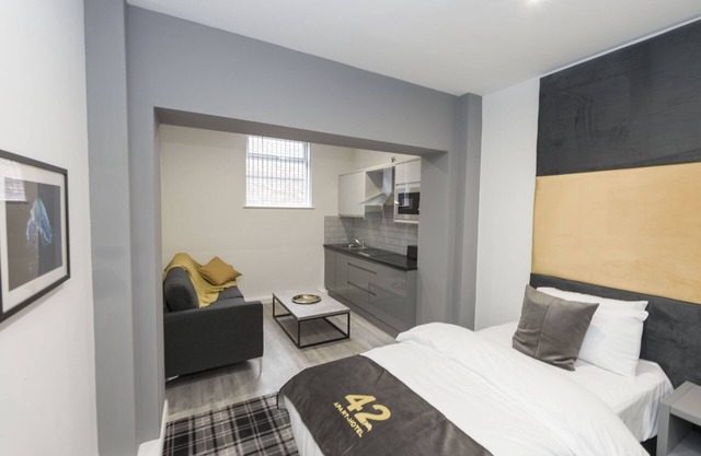 superior studio suite with en suite bathroom