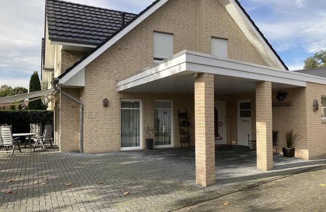 Superschöne Voll Ausgestattete Doppelhaushälfte mit Carport
