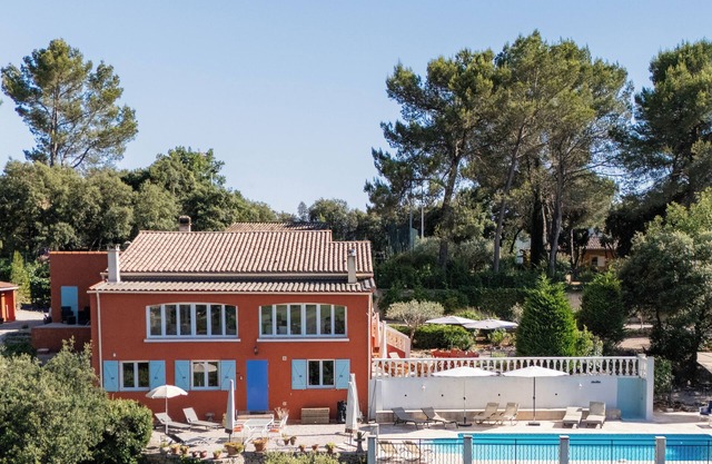 "Sur Place" 4-12 people. Ideally suited for two or a large family.