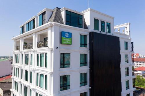 Surestay Hotel 