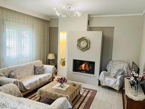 Suzie's House - Road to Loutra Pozar