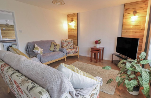 SWALLOW COTTAGE, family friendly, with a garden in Southerness