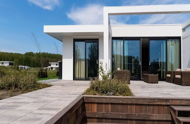 Swanky villa in Zeewolde with garden