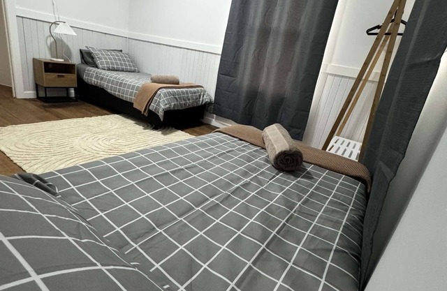 Swansea Coastal Retreat near the sea and IGA