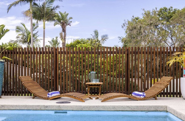 Sway at Sandy, Stylish Beach House with Pool, BBQ, Walk to Beach, Sleeps 8