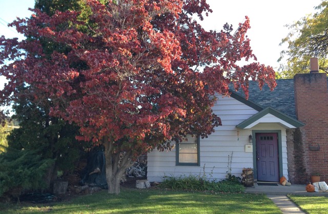 Sweeping views, room to play & easy access to Leavenworth & Mission Ridge