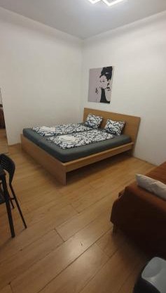 Sweet 2BR Shared Apt next to Enkplatz U3