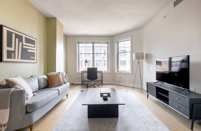 Sweet Foggy Bottom 1BR w/Roof Pool & Coffee Shop, nr GU, by Blueground