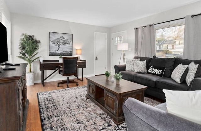 Sweet KC Escape Lovely Home King Beds Air Hockey