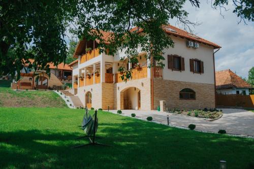 Szénafű