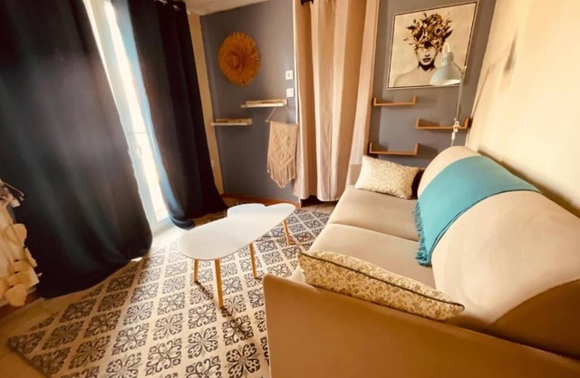 T1 cocooning fully equipped with terrace, private parking space.