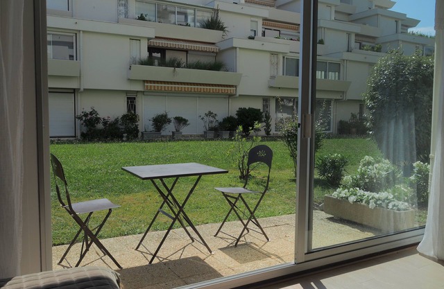 T1 of 30 M2 near the beach of the basques with private parking space