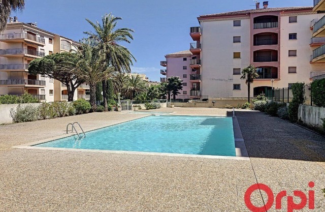 T2 apartment in residence with swimming pool