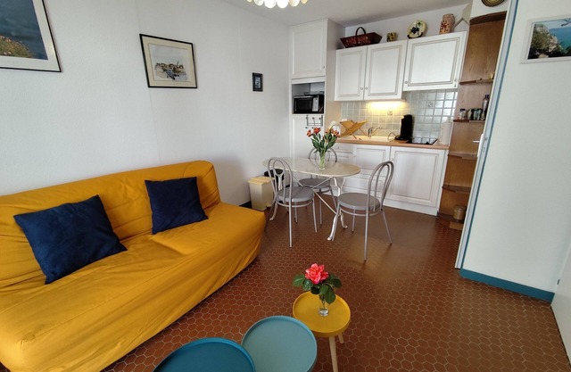 T2 Bungalow with terrace 100m from the beach (with WIFI)