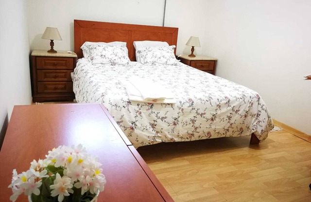* T2 Lisbon SouthBay Home *