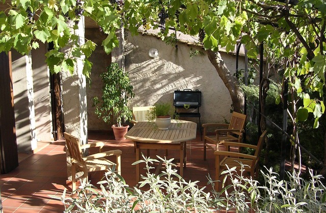 T2 with terrace, garden and WIFI between Luberon park and Verdon park