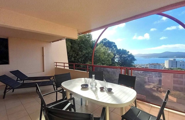 T3 55m² 6 persons Terrace sea view 20 m² Swimming pool 800m beach Lift Parking