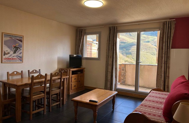 T3 6pers with track access Peyragudes, pool, parking
