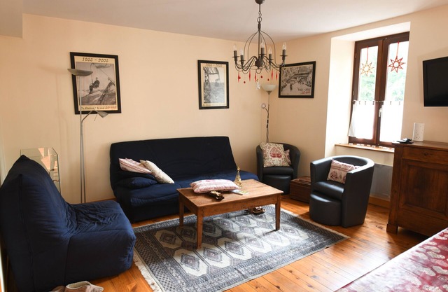 T4 in 6-person house, near town center, thermal baths and ski lift.