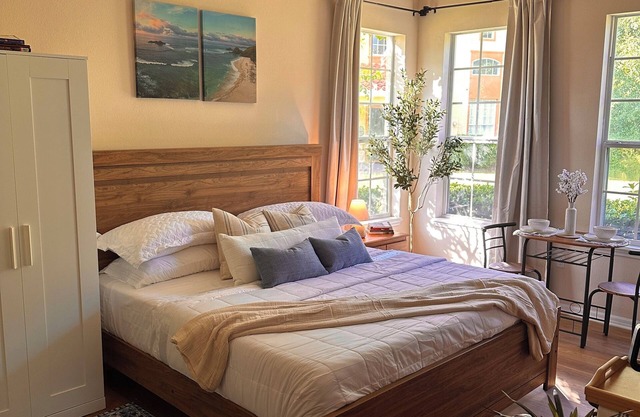 Ta-da! How does this look? nModern Vacation Studio Minutes Away From The Parks!