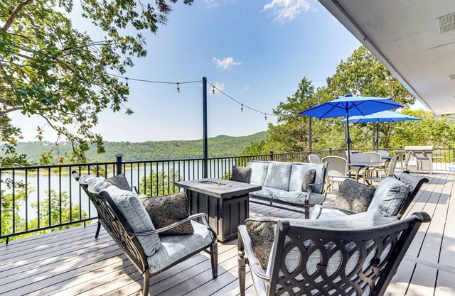 Table Rock Lake Hideaway w/Deck: Bring Your Boat!
