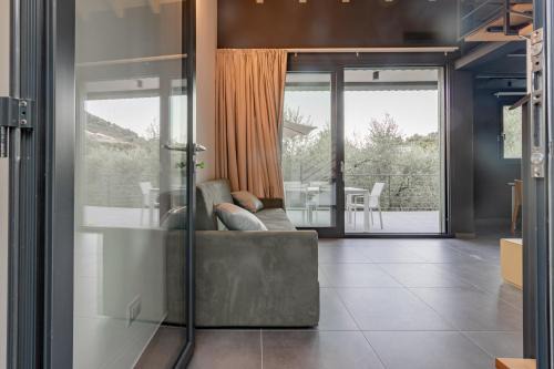 TAGGIASCA- Suite nel verde con piscina e terrazza privata